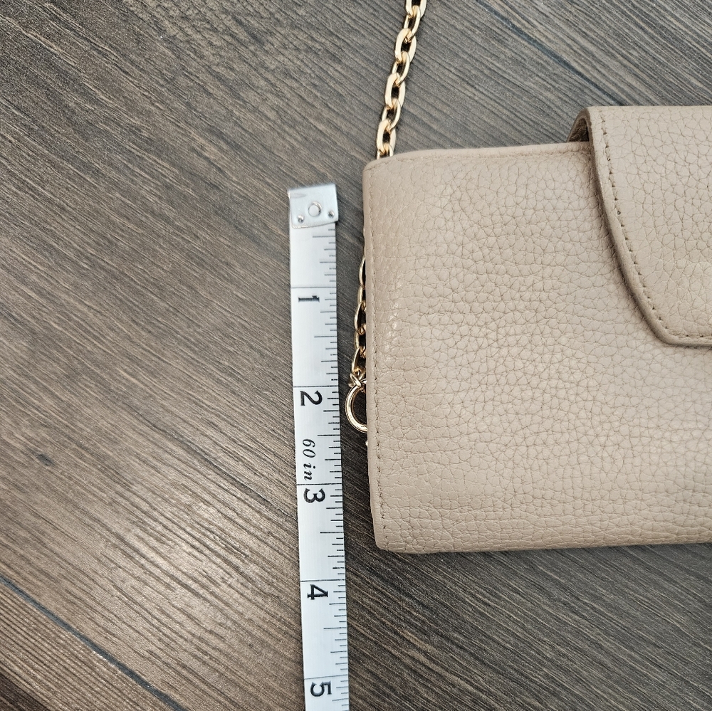Salvatore Ferragamo Cream Wallet/Crossbody Chain Bag - Picture 15 of 16